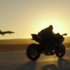 トップガンで戦闘機に並走するバイクのシーン